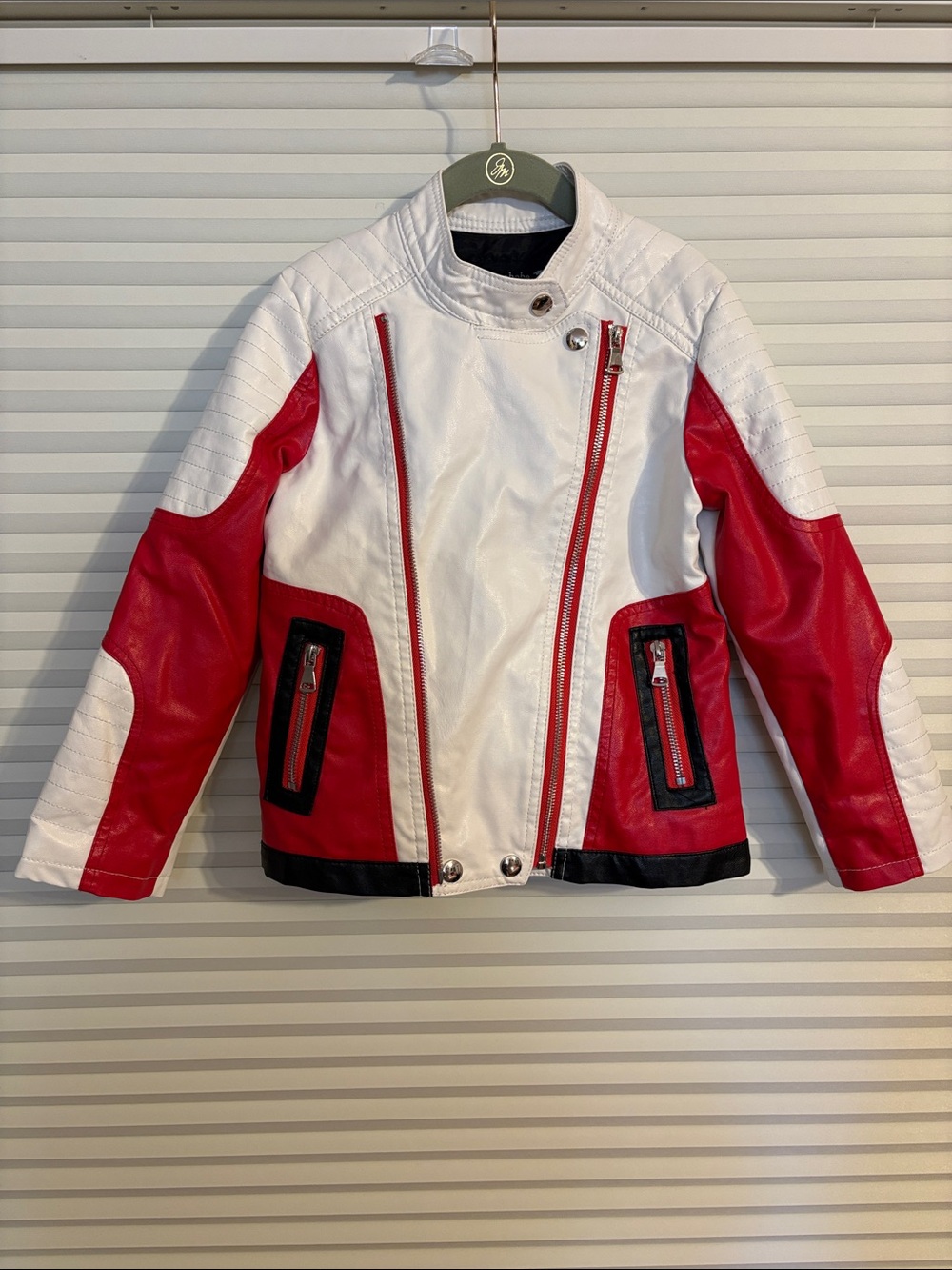 ♠️♥️♣️Kid’s Moto jacket white/black/red. Sz 5-6  Batoababe Kids, lined. 120cm